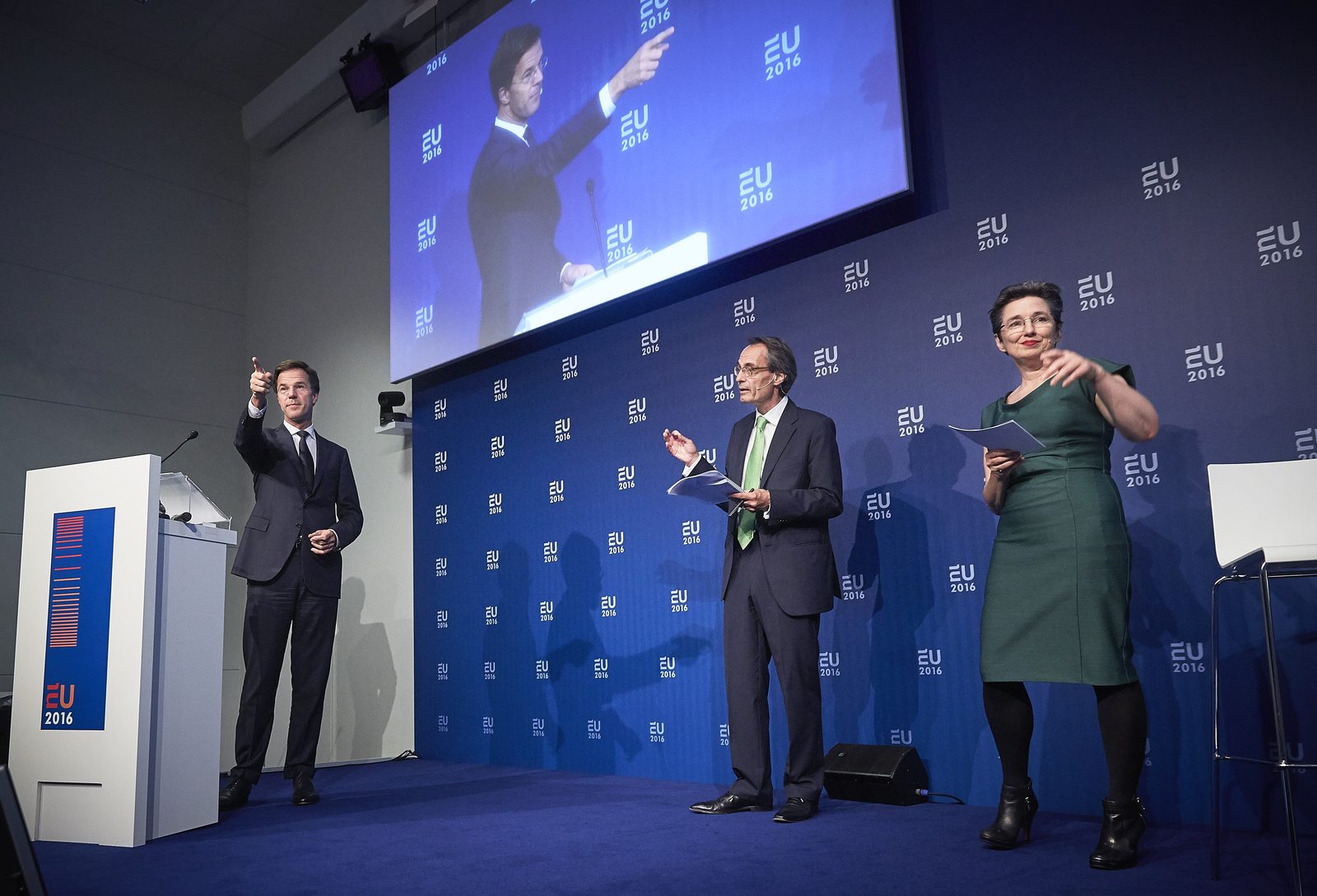 Monique van Dusseldorp on stage with Prime Minister Mark Rutte at the Single Market Forum